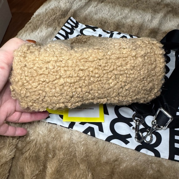 MARC JACOBS The Teddy Crossbody Tote Bag Mini - Picture 8 of 11